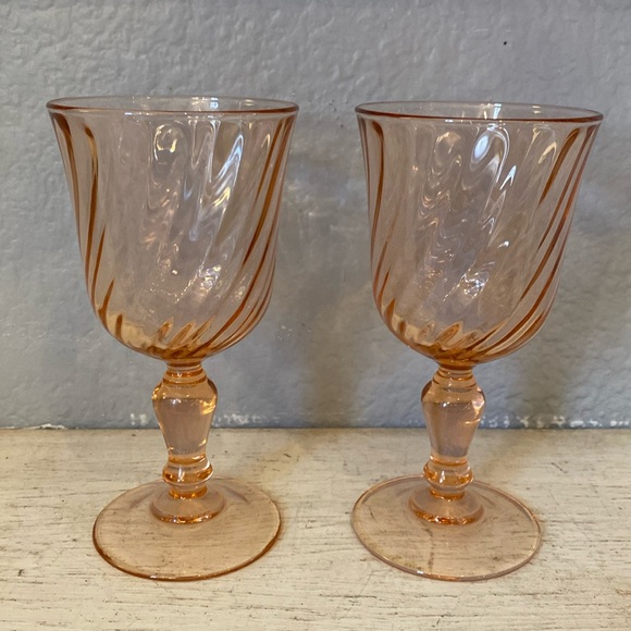 Arcoroc France Other - Depression Glass wine Glasses pink swirl design. Set of 2